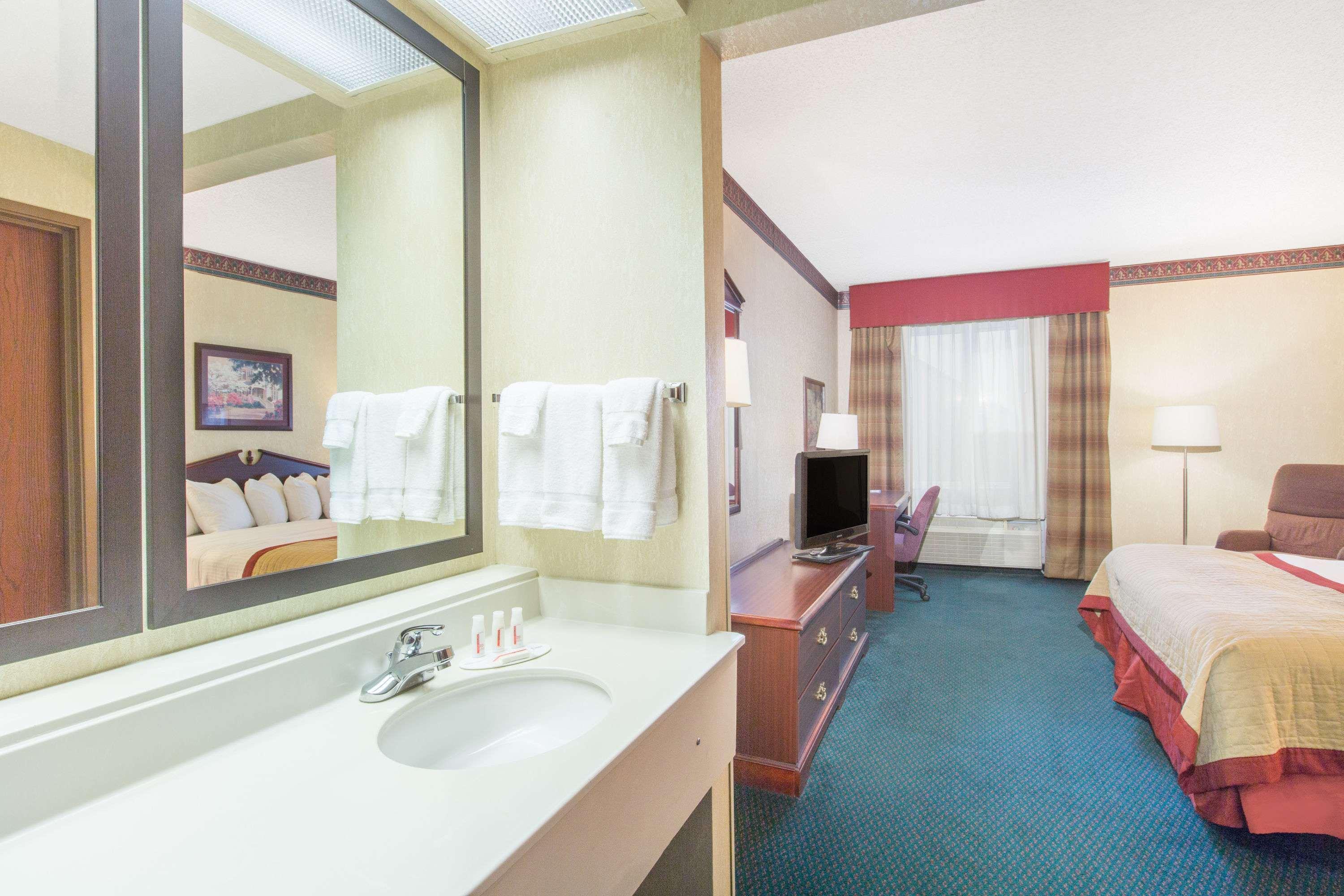 Baymont By Wyndham Jonesboro Hotel Exterior foto