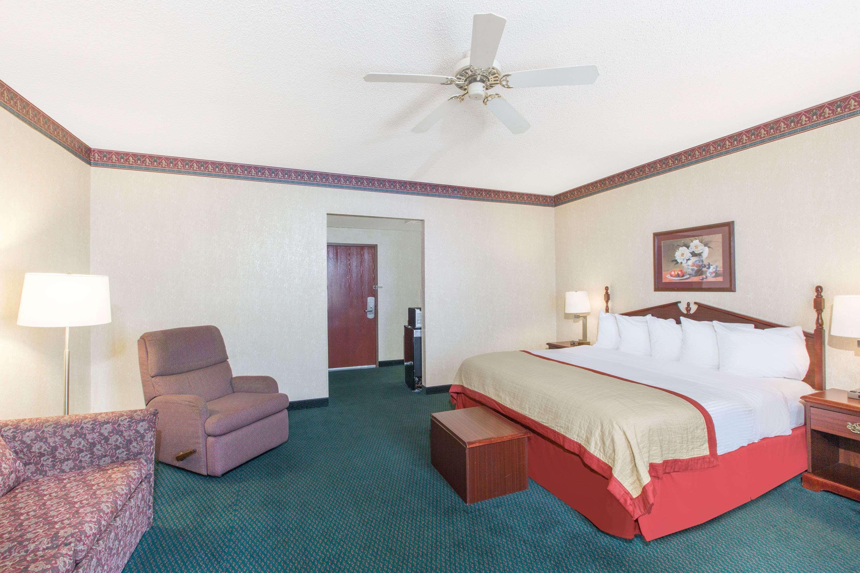 Baymont By Wyndham Jonesboro Hotel Exterior foto