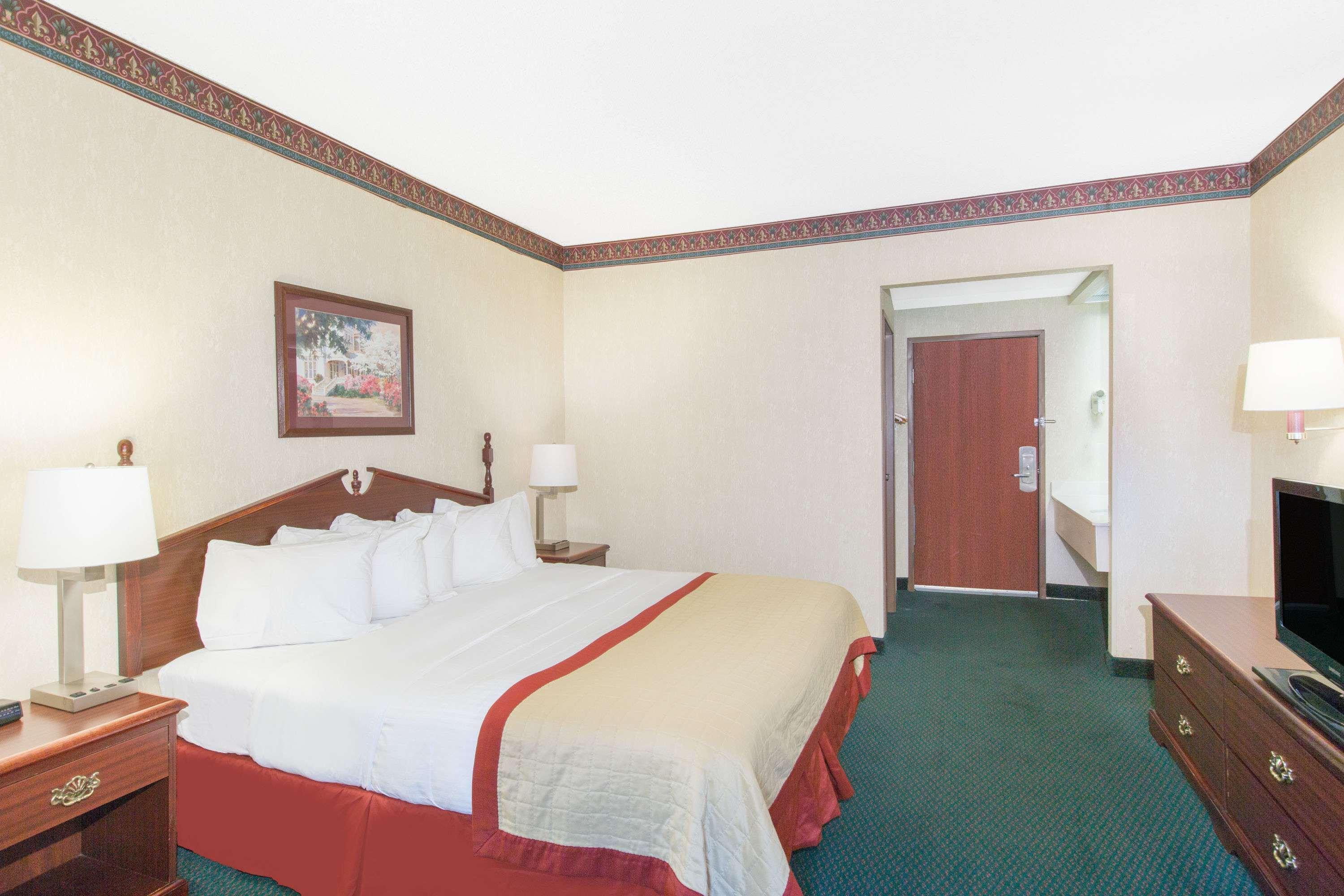 Baymont By Wyndham Jonesboro Hotel Exterior foto